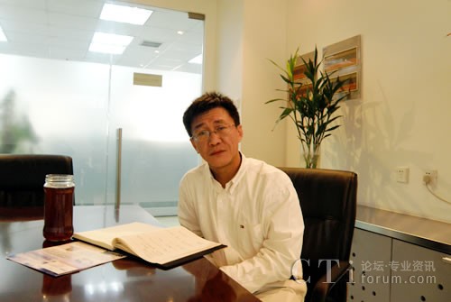 捷通華聲董事長(zhǎng)張連毅先生在辦公室接受CTI論壇記者采訪